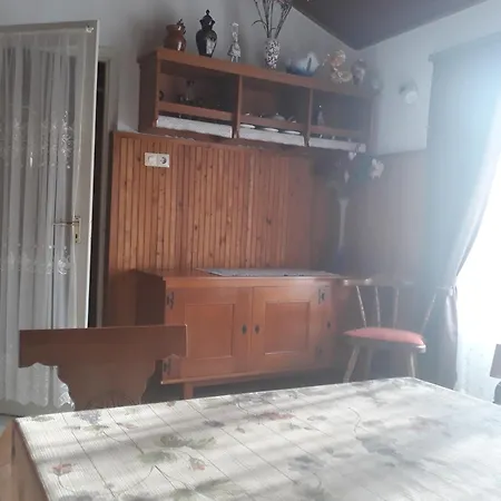 Apartment Szanti Apartman *